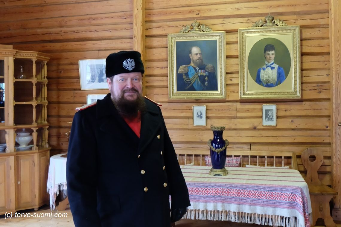 Интендант музея Лангинкоски Ханну Сааринен в образе Императора Александра III 