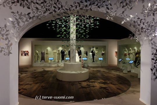 Выставка "Свадьбы! Истории о любви" демонстрируется в Краеведческом музее Кюменлааксо до 30 октября 2022 года.
