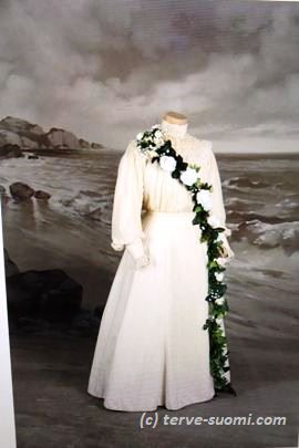 Фото с выставки "Свадьбы! Истории о любви" в Краеведческом музее Кюменлааксо в Котке