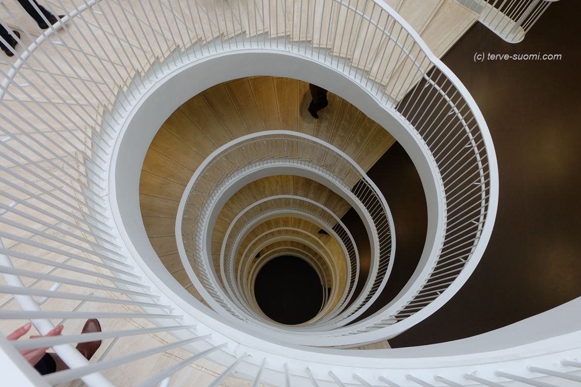 Лестница в библиотеке университета Хельсинки