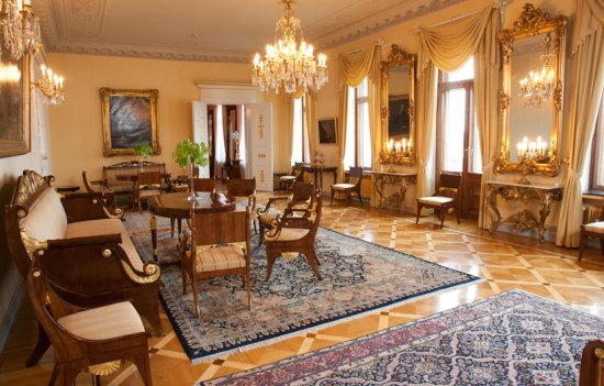 Жёлтая комната в Президентском дворце. Фото: www.iltalehti.fi