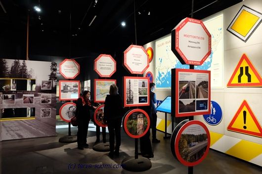 Новую экспозицию Музея региона Кюменлааксо сопровождают таблички с информацией и на русском языке