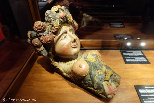Римская богиня Флора, богиня весны, плодородия и цветов - носовая или гальюнная скульптура старинного парусника